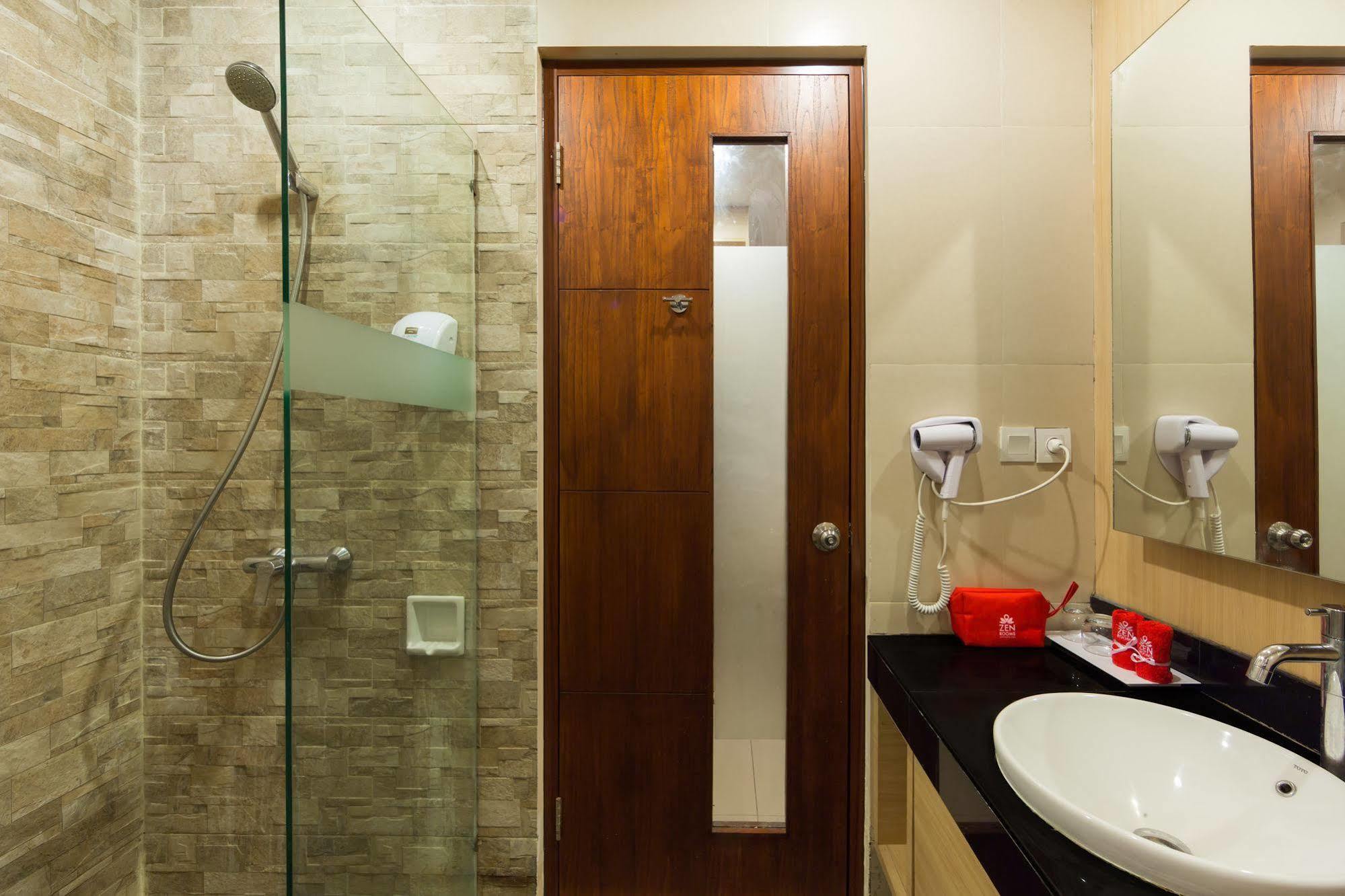 Zen Rooms Kuta Tuban Suites Eksteriør bilde