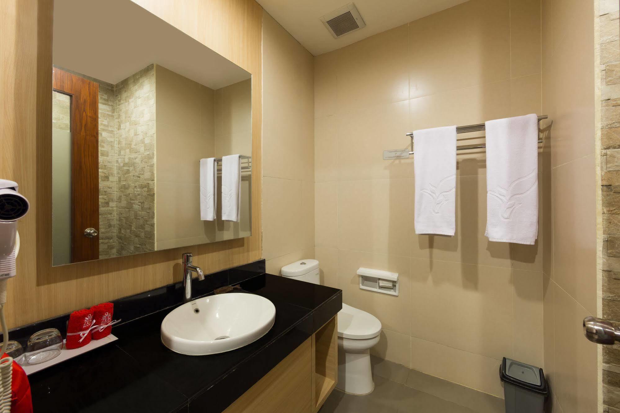 Zen Rooms Kuta Tuban Suites Eksteriør bilde