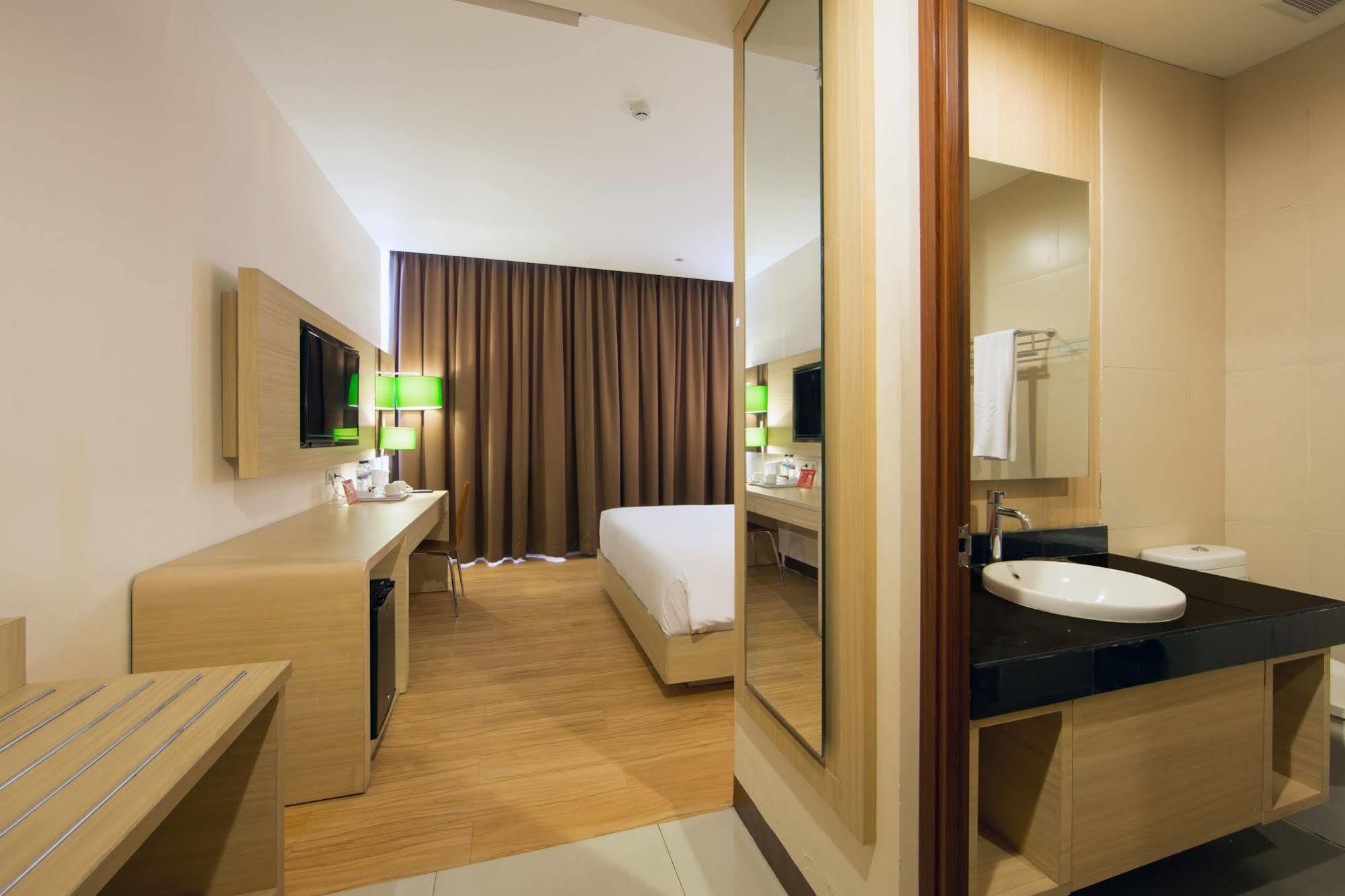 Zen Rooms Kuta Tuban Suites Eksteriør bilde