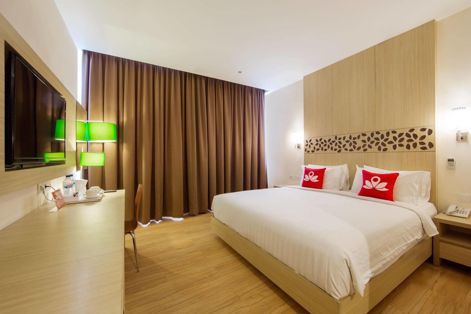 Zen Rooms Kuta Tuban Suites Eksteriør bilde
